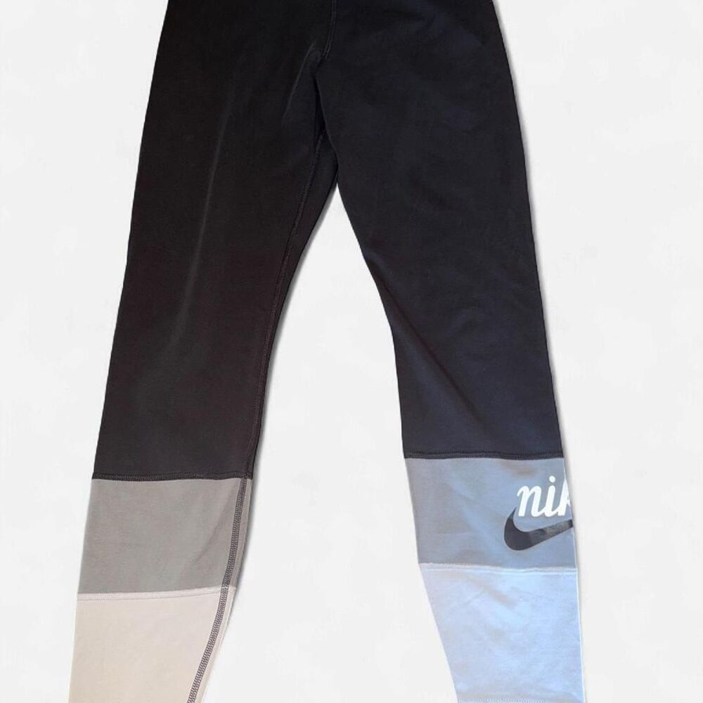 Nike Women's Black and Grey Leggings